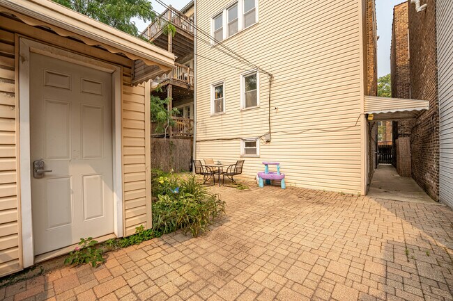 Building Photo - 1012 N Oakley Blvd