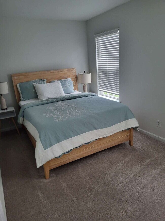 Building Photo - "Spacious Fully Furnished 4-Bedroom Townho...