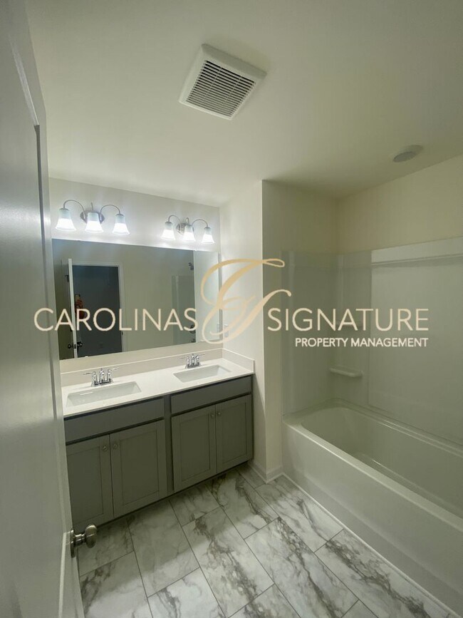 Building Photo - End Unit, 3BR/2.5BA Townhome in Piper Landing