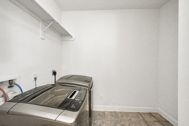 Building Photo - 3811 Parkside Dr