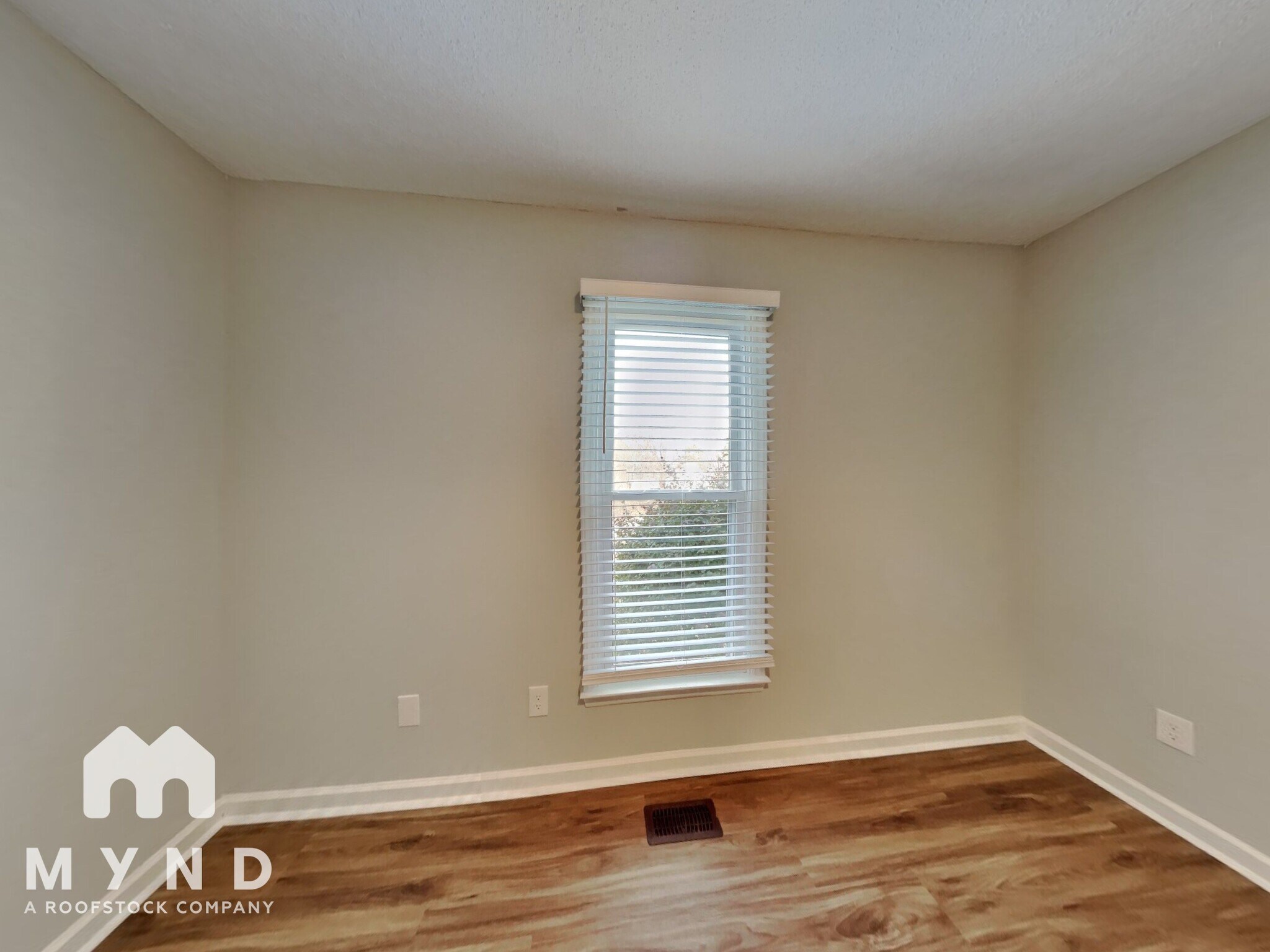 Building Photo - 1205 Spruce Dr