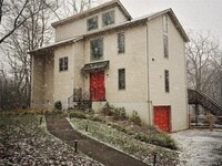 Building Photo - 285 Circle Rd