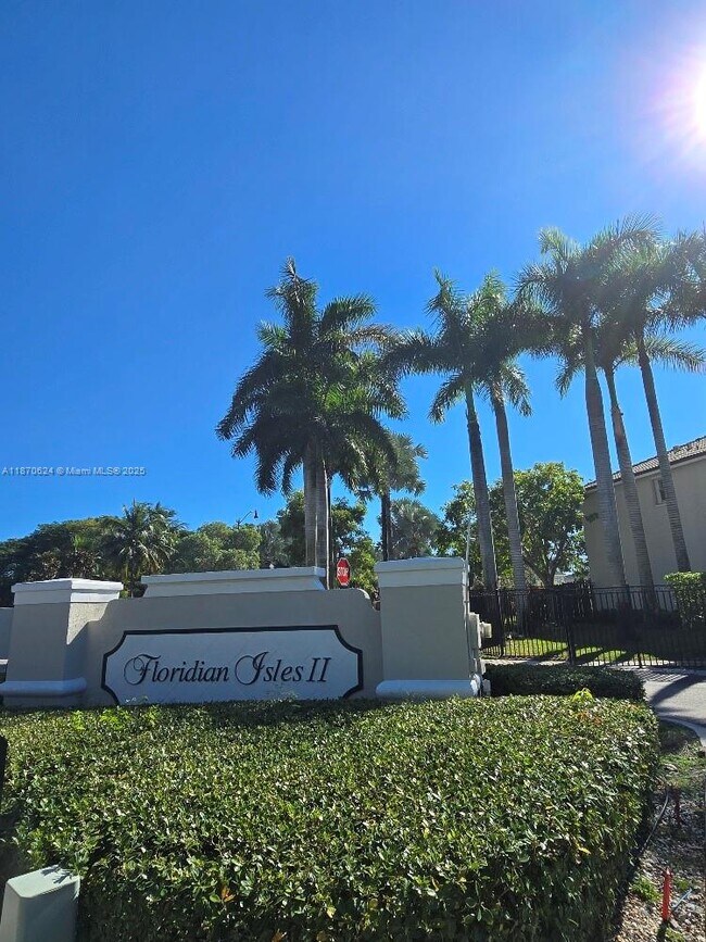 Primary Photo - 1030 NE 41st Pl