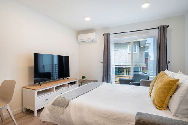 Building Photo - 4453 Aurora Ave N