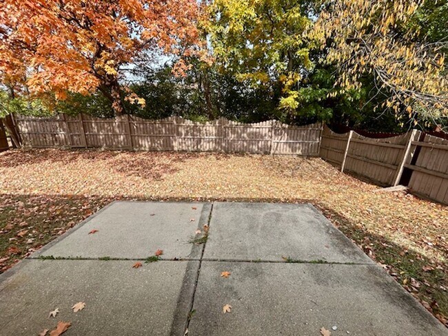 Building Photo - Stunning 3 Bedroom/2 Bath home in Pike Tow...