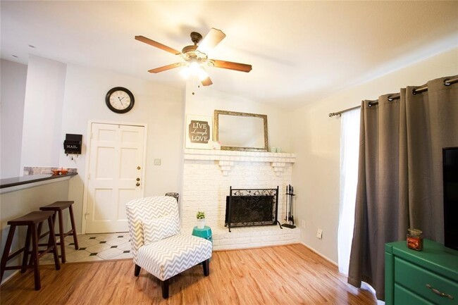 Building Photo - 2425 Augusta Dr