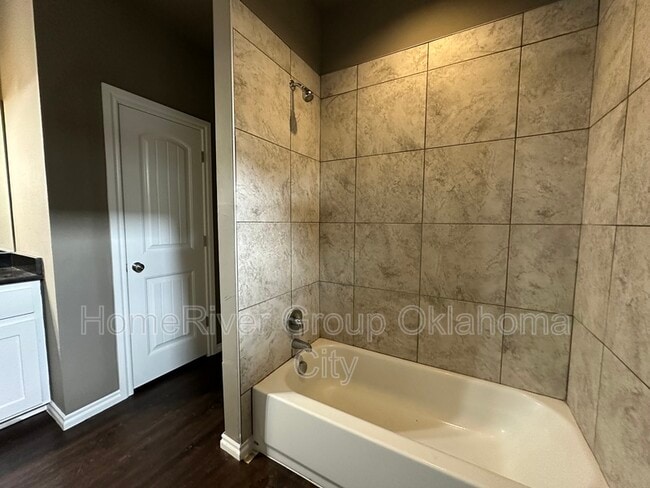 Building Photo - 916 SW 91st St