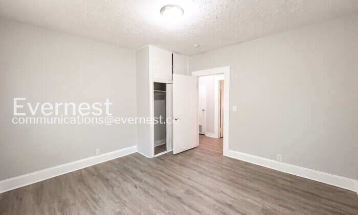 Building Photo - 887 Ellis Rd