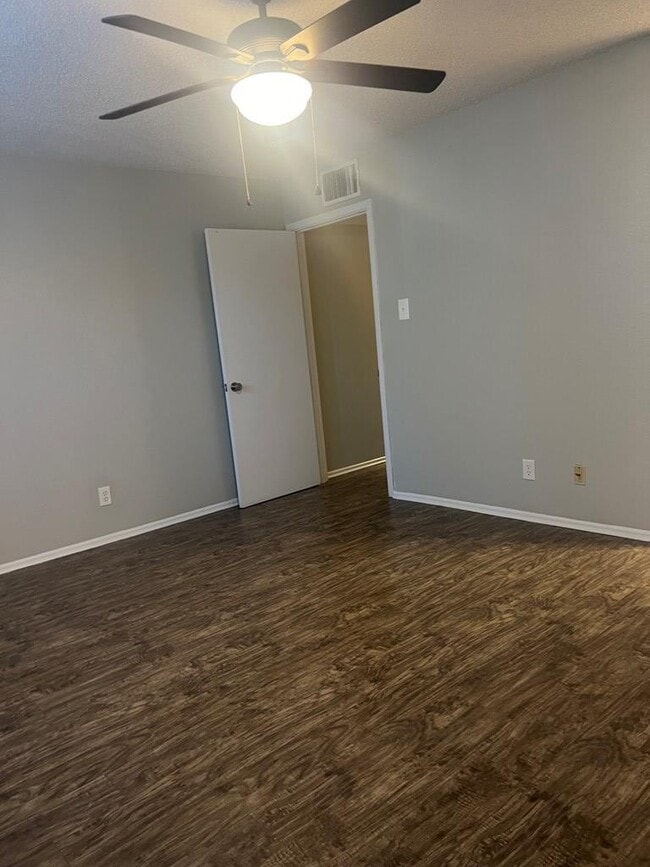 Building Photo - 1328 Tanglewood Ln