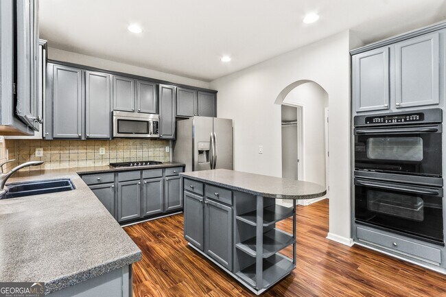Building Photo - 558 Musical Ct