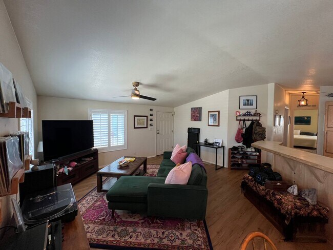 Building Photo - NICE HOME IN THE FOOTHILLS!
