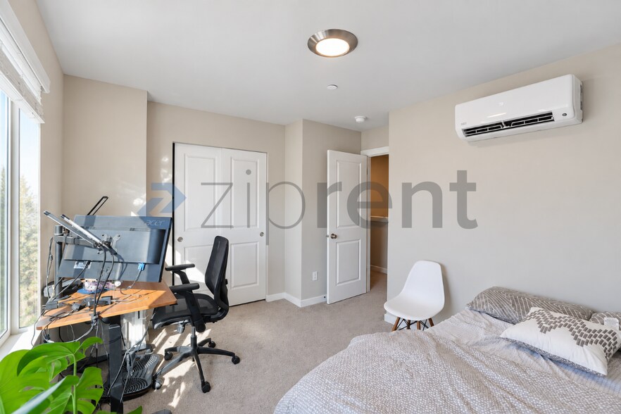 Building Photo - Unit G
