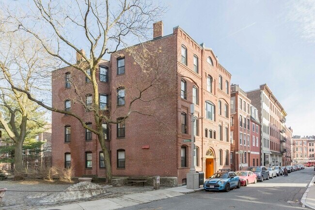 Building Photo - 21 Charter St