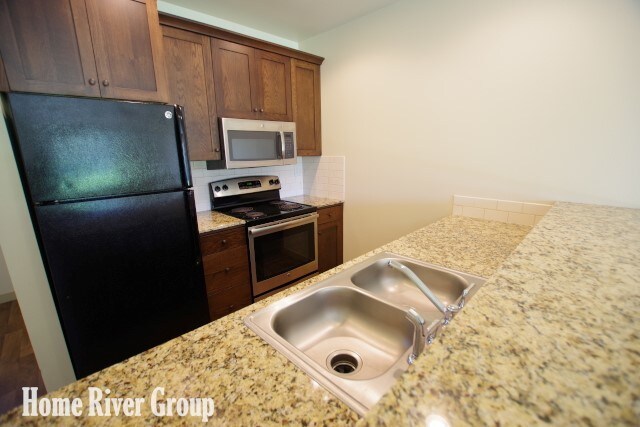 Building Photo - 1465 W Deer Crest St