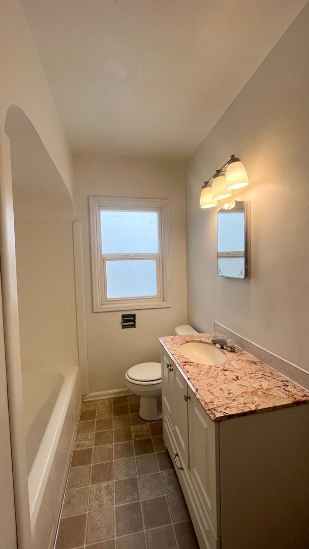 Building Photo - 3 Bedroom/2 Bathroom Home in West Jordan