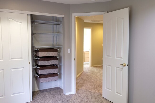 Building Photo - !!!HALF MONTH RENT FREE!!!? Beautifully Updated Home in a Peaceful, Highly Desirable Fisher’s Lan...