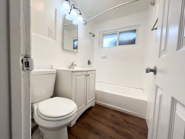 Building Photo - Bright 2 bed 1 bath in Pacific Beach