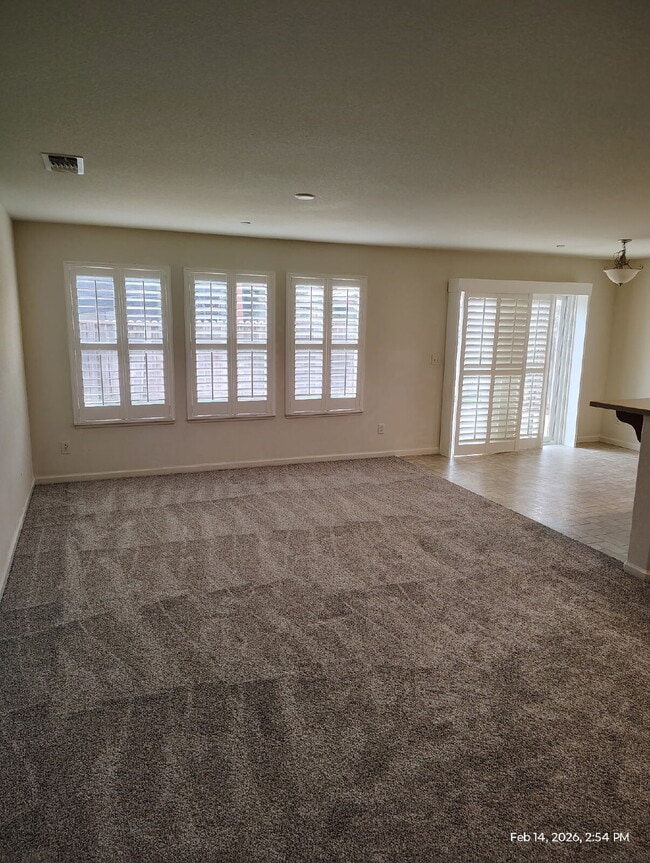 Building Photo - Bonus Office/Den, New Flooring, New Appliance, White Plantation Shutters throughout, Landscaped y...