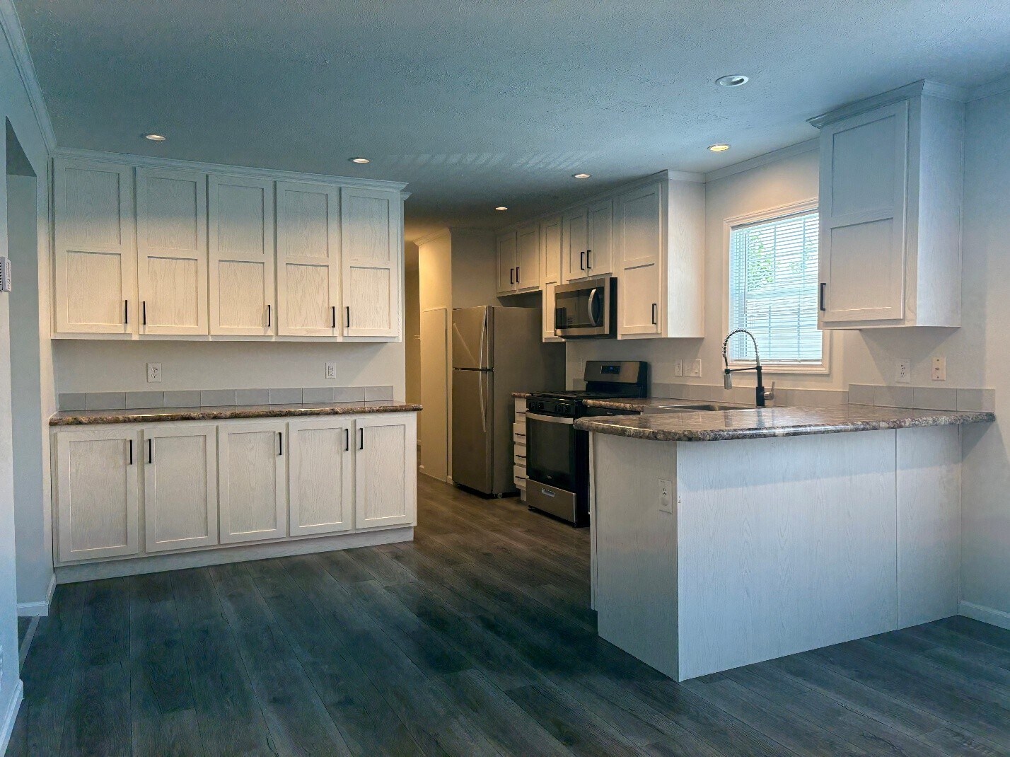 Building Photo - 327 Green Park Cir