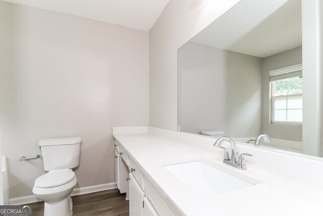 Building Photo - 205 Ashland Manor Dr
