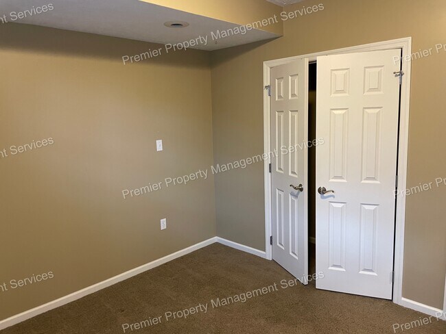 Building Photo - 709 Williamsburg Ct