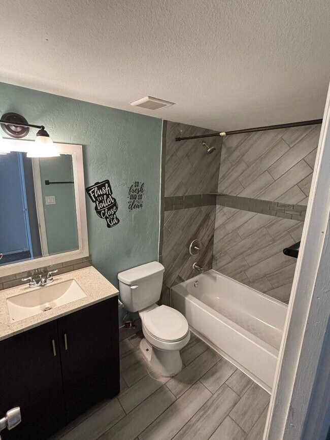 Building Photo - Charming 2 bedroom townhome in Phoenix!
