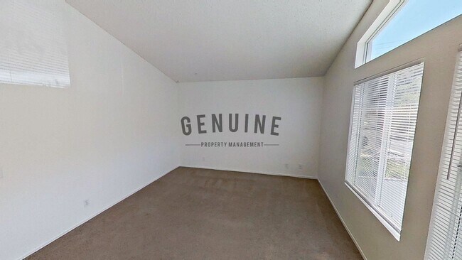 Building Photo - Charming 1Bd Upstairs Condo w/ Den & Garage