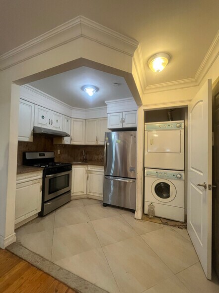 Building Photo - 40-40 68th St