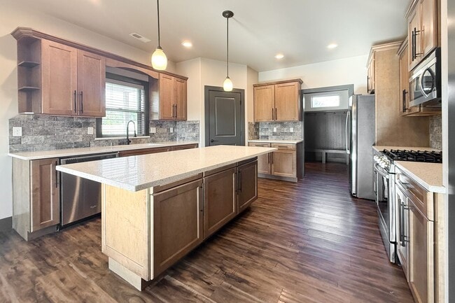 Building Photo - Beautiful 4-Bedroom House with Large Backy...