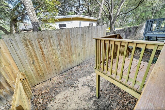 Building Photo - 200 White St