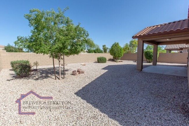 Building Photo - 391 S 163rd Dr - 4BR, 2BA - Sarival/Van Buren