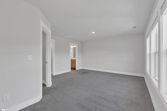 Building Photo - 46 Mardale Ln