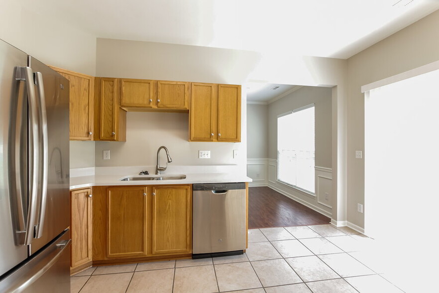 Building Photo - 8729 Rozumny Dr