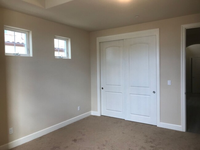 Building Photo - Spacious Home - Newer Build TOSCANO Neighb...