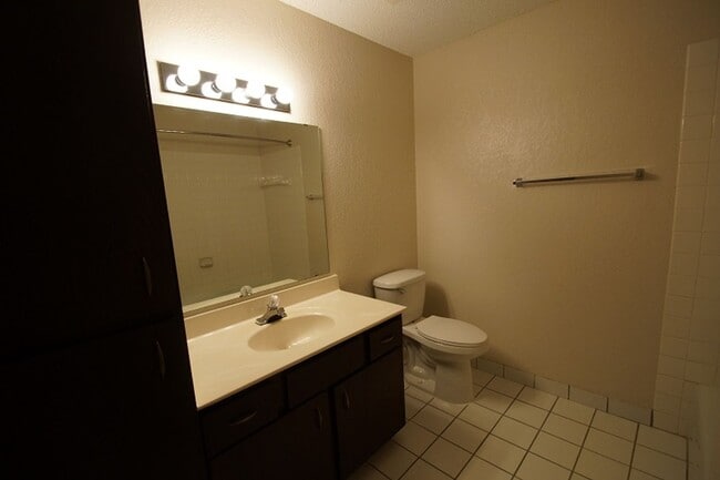 Building Photo - Charming One-Bedroom with Fountain-View Balcony