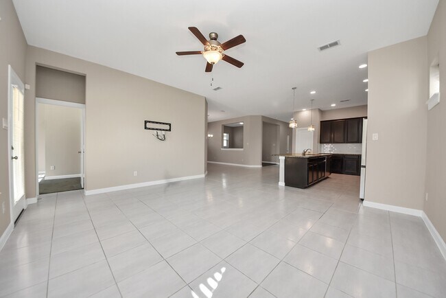 Building Photo - 8114 Silverspot Ln