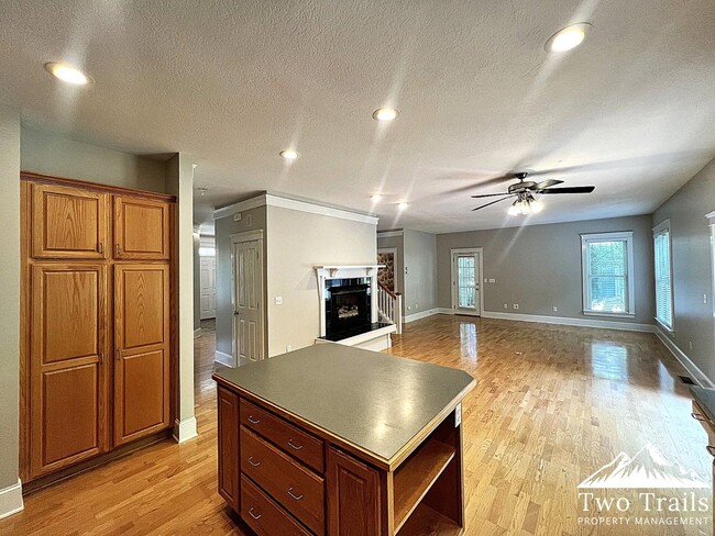 Building Photo - GORGEOUS 4 BED/2.5 BATH IN BILTMORE PARK