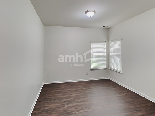 Building Photo - 10604 Shanon Darby Lane