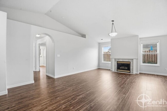 Building Photo - 15605 NE 92nd St