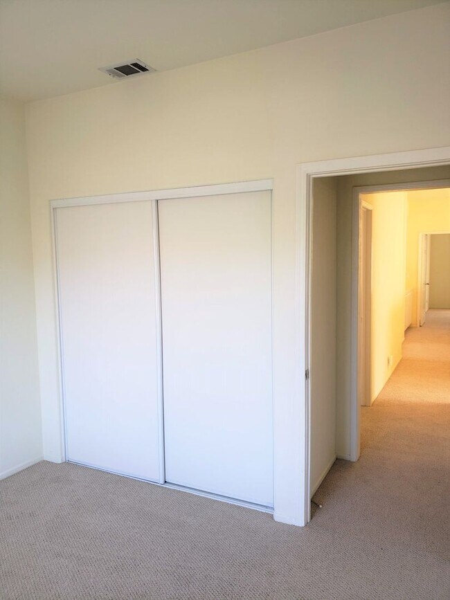 Building Photo - ***COMING SOON***SPACIOUS 4 BEDROOM | 3 BA...