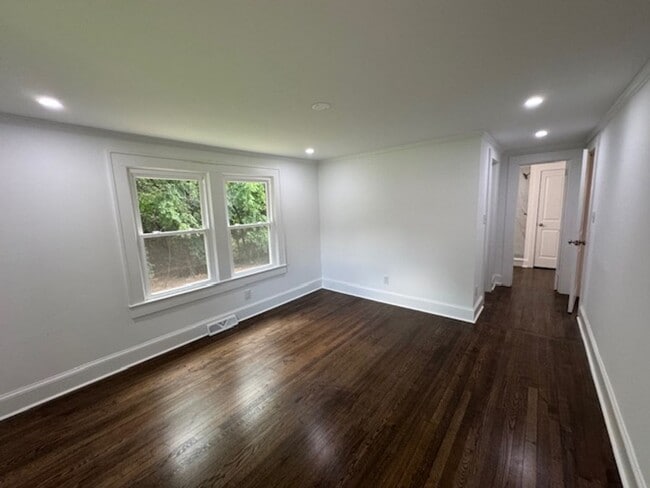 Building Photo - Renovated 3 Bedroom/2 Bath Home