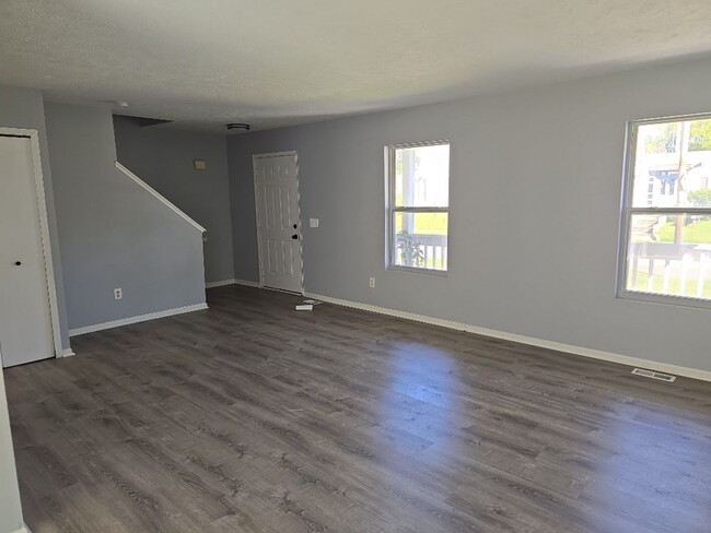 Building Photo - Move-In Special Alert! $200 Off First Mont...