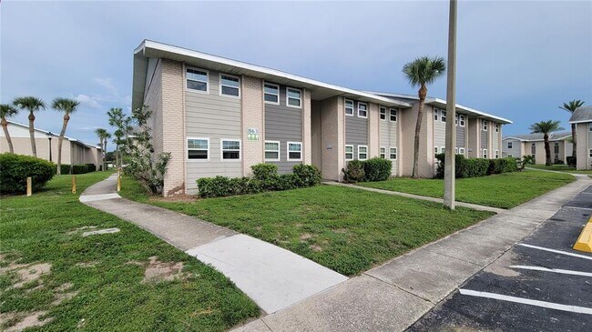 Building Photo - 863 Sky Lake Cir