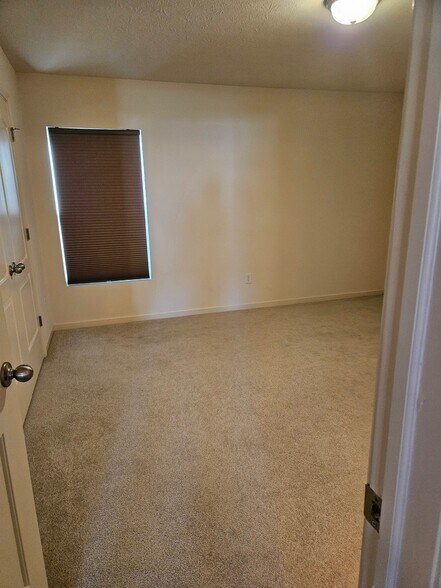 Building Photo - 391 Ariel Dr