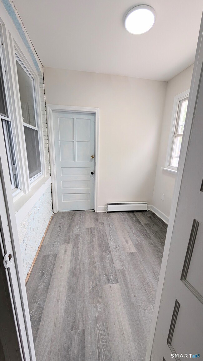 Building Photo - 15 June St