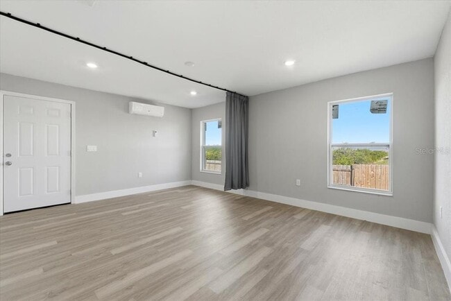 Building Photo - 985 Highland Crest Cir