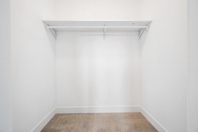 Building Photo - 39 Forest Ave