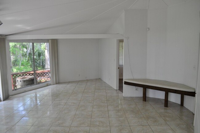 Building Photo - Rental