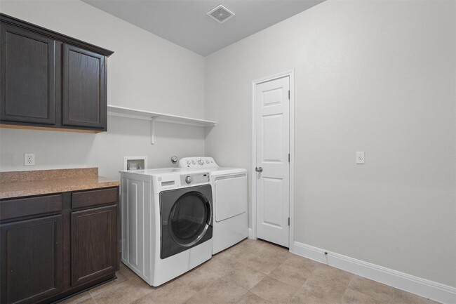 Building Photo - 706 Harwood Dr