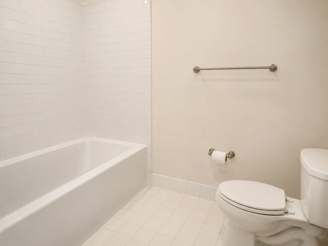 Building Photo - Spacious 2-Bedroom, 2-Bath Condo in Graduate Hospital with Thoughtful Layout